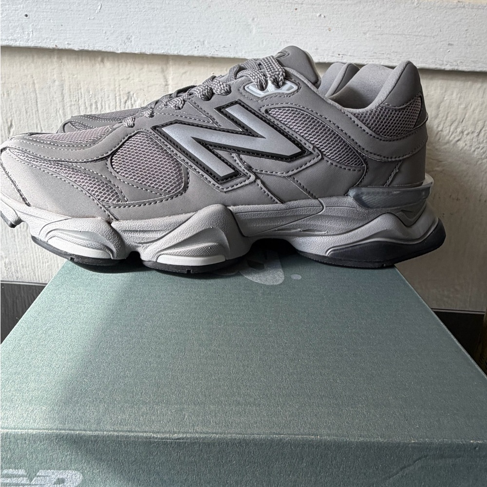 New Balance Men's Light Grey Athletic Sneakers